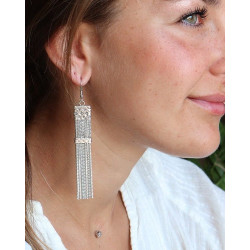 Longues boucles d'oreilles...