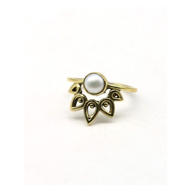 Bague travaillée en laiton et perle blanche - Mosaik bijoux indiens