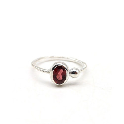 Bague en argent fine et...