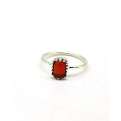Bague en argent fine et...