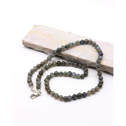 Collier en pierres...