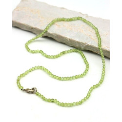 Collier pierres vertes...