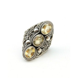 Bague argent et 3 pierres...