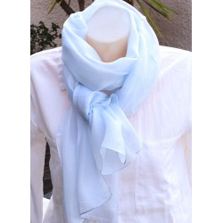 Foulard en soie gris clair...