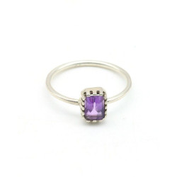 Bague améthyste griffée...