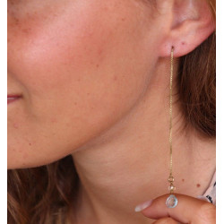 Boucle d'oreille fine...