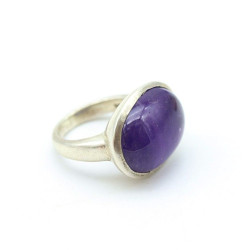 Bague améthyste ovale...