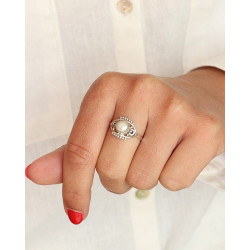 Bague fine ajourée perle...
