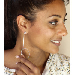 Boucle d'oreille fine...
