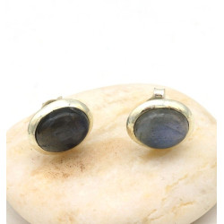 Clous d'oreille ovales...