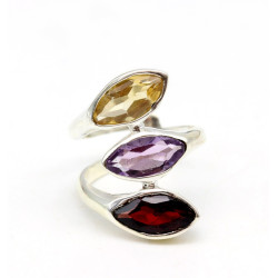 Grosse bague en pierre...