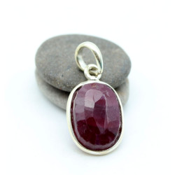Pendentif véritable rubis...