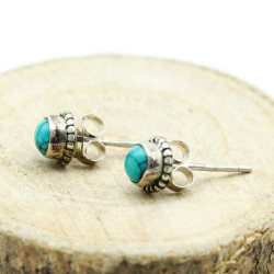 Puce d'oreille turquoise...