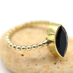 Bague dorée et onyx -...