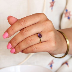 Bague fine dorée améthyste...