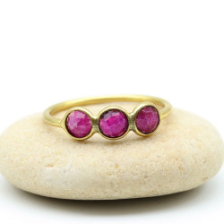 Bague dorée rubis indien -...