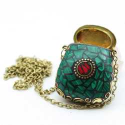 Collier ethnique bourse...
