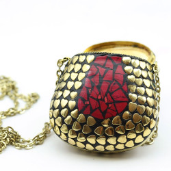 Pendentif bourse dorée et...