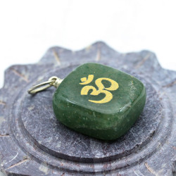 Pendentif aum pierre jade -...