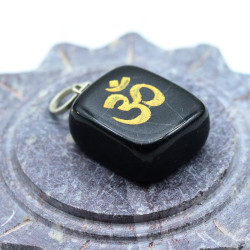 Pendentif aum pierre noire...