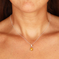 Petit pendentif pierre...