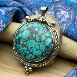 Gros pendentif ethnique...