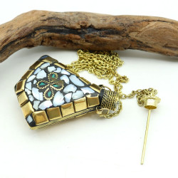 Pendentif fiole dorée et...
