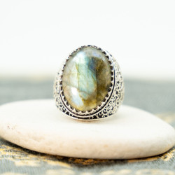 Grosse bague labradorite...