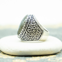 Grosse bague labradorite...