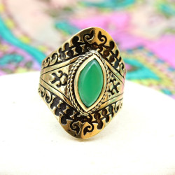 Bague ethnique pierre verte...