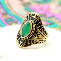 Bague ethnique pierre verte...