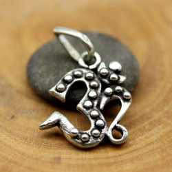 Pendentif aum en argent...
