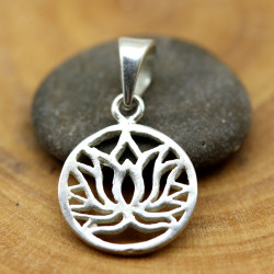Pendentif lotus rond argent...