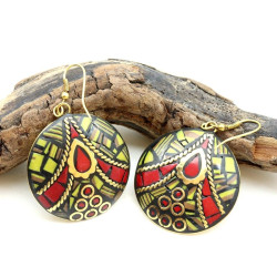 boucle d'oreille jaune et...