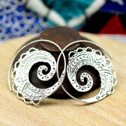 Boucle d'oreille travaillée...