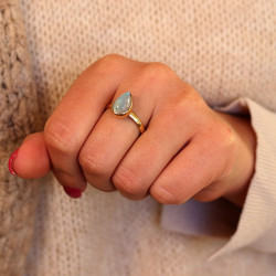Bague pierre de lune dorée...