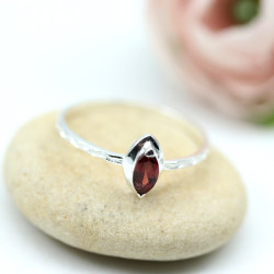 Bague fine pierre grenat en...