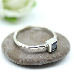 Bague iolite en argent fine...