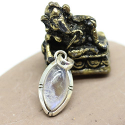 Petit pendentif pierre de...
