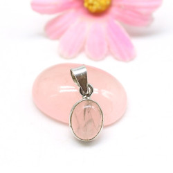 Petit pendentif rose en...