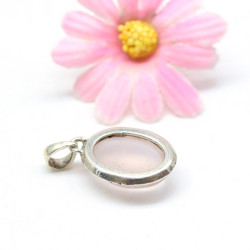 Petit pendentif rose en...