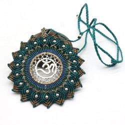 Gros pendentif Aum macramé...