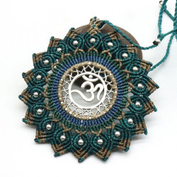 Gros pendentif Aum macramé...