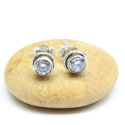 Puces d'oreille rondes...