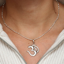 Pendentif argent AUM