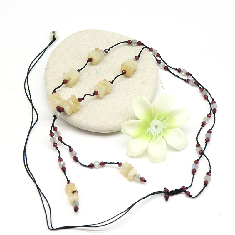 Collier pierre de lune et grenat sur fil Collier pierre de lune et grenat sur fil