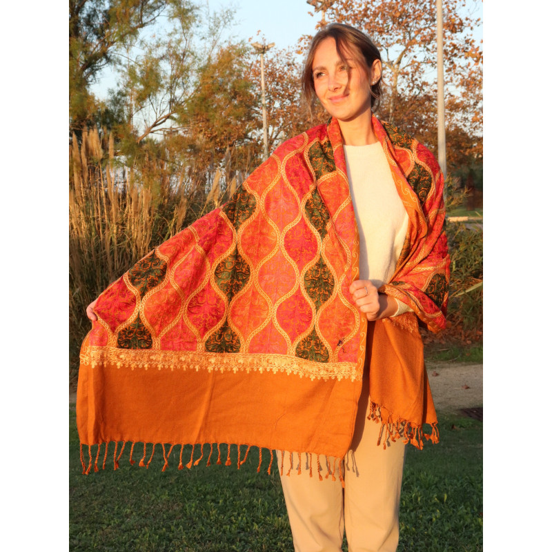 Etole brodée camel à motifs géométriques Etole brodée camel à motifs géométriques
