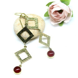 Longues boucles d'oreille...