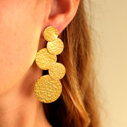 Grosse boucle d'oreille doré