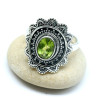 Bague travaillée pierre péridot en argent